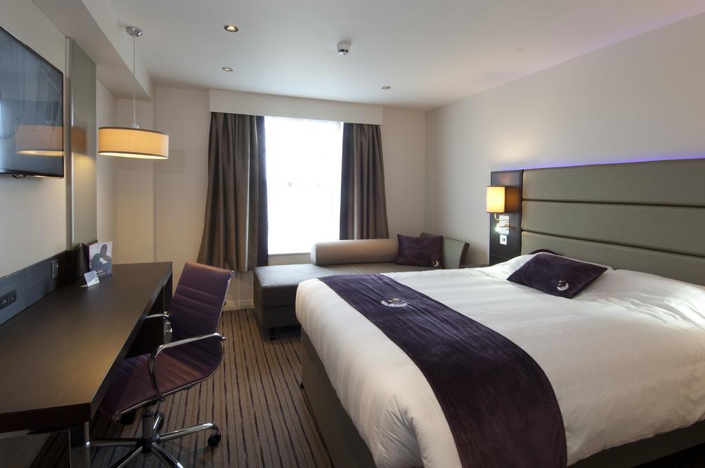 Premier Inn London Croydon West - Purley A23 객실 사진