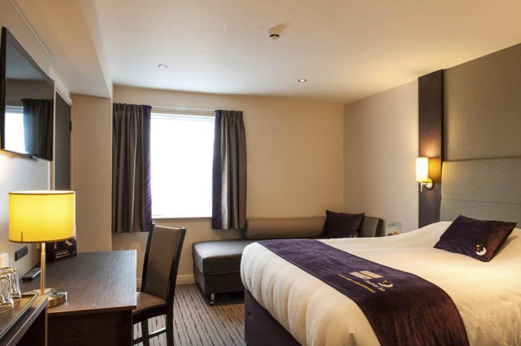 Premier Inn London Croydon West - Purley A23 객실 사진