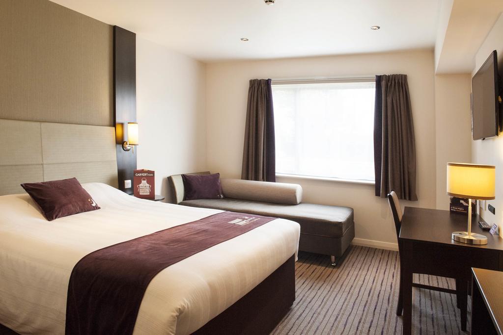 Premier Inn London Croydon West - Purley A23 객실 사진