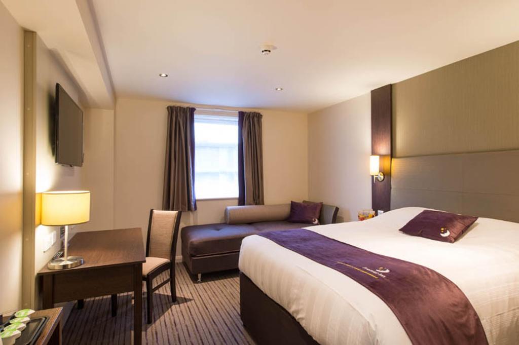 Premier Inn London Croydon West - Purley A23 객실 사진