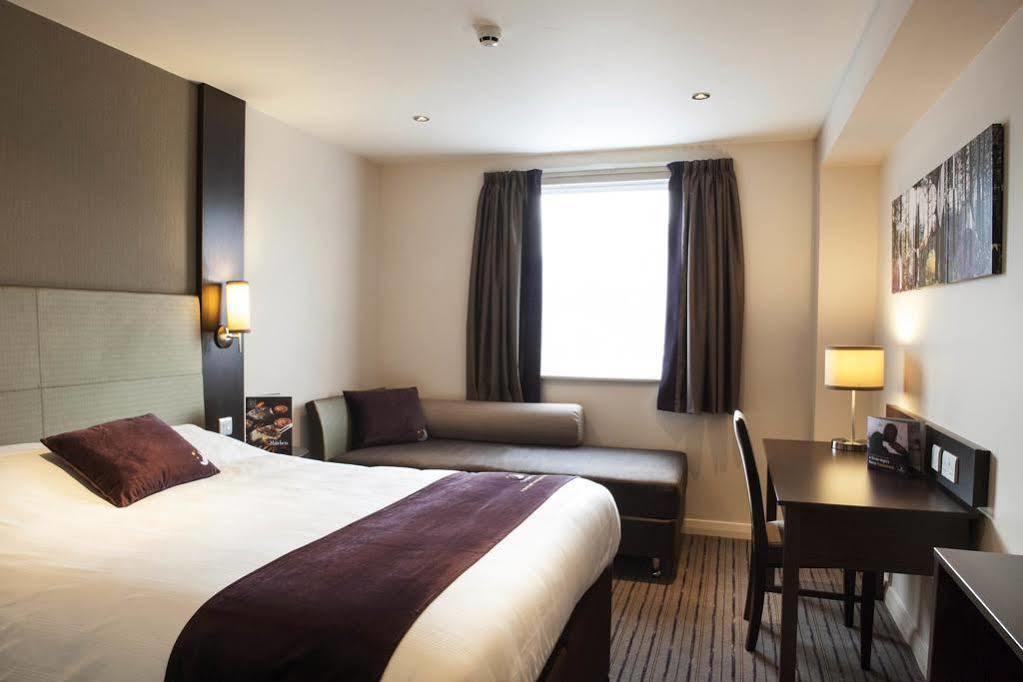 Premier Inn London Croydon West - Purley A23 외부 사진